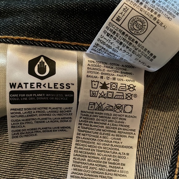 Levi Strauss & Co. • 501  Original • 32 X 30 • San Francisco • Straight • Denim - Picture 10 of 11